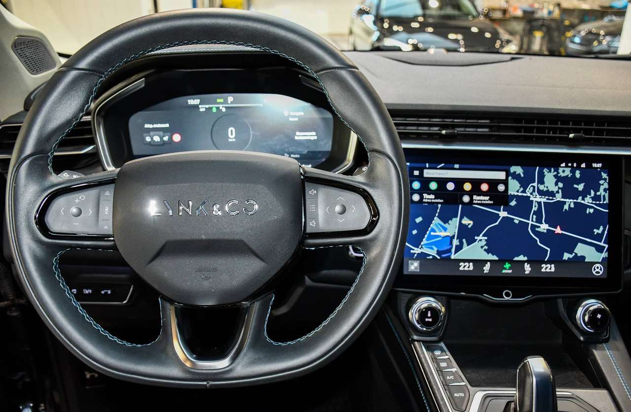 Lynk & Co 01 01 PHEV 1.5 Turbo - NAVIGATIE / OPEN-PANODAK / SMARTLINK / CAMERA / ACC / PDC — foto 12 van 17