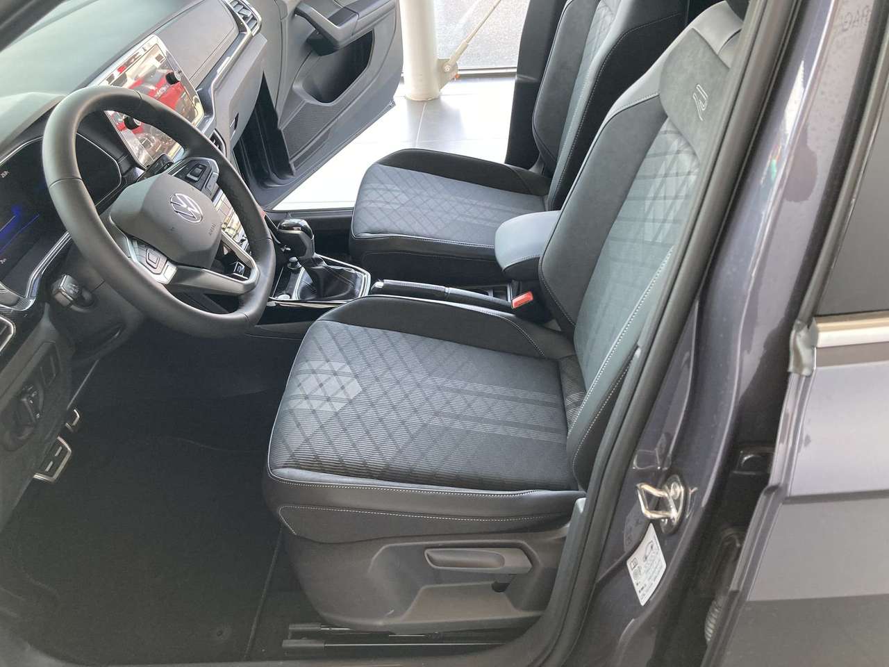 Volkswagen T-Cross R-LINE BENZINE AUTOMAAT  NIEUW 0KM — foto 9 van 19