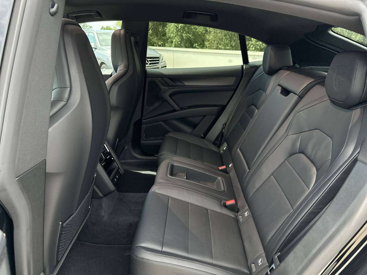Porsche Cayenne Coupe ELECTRIC Trekhaak  adaptive Sportdesign 22" — foto 14 van 19
