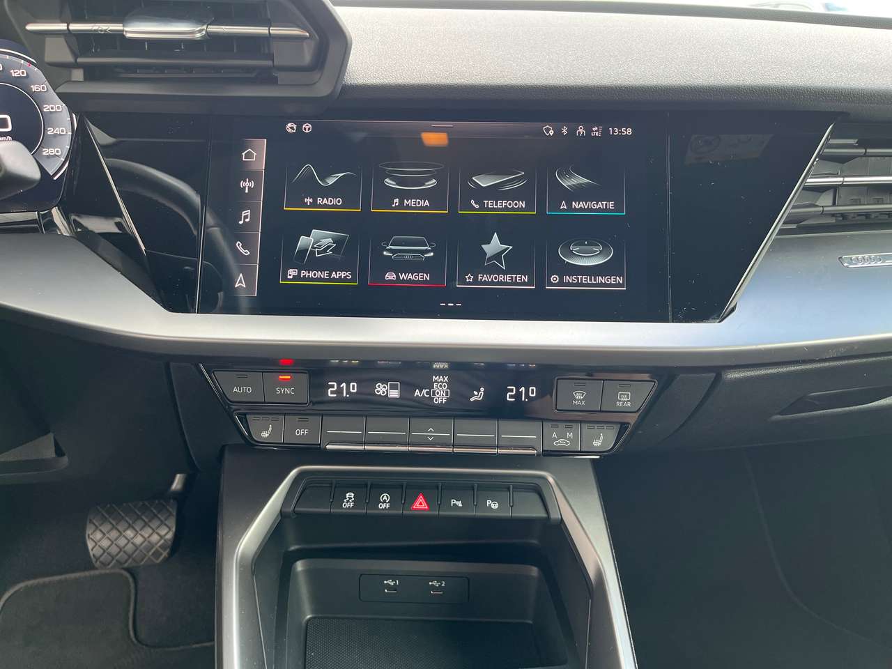 Audi A3 A3 Sportback MHEV 30 eTFSI Business Attraction S-Tronic /LEATHER / HEATED SEATS / LED / PDC / COCKPIT / CARPLAY /ACC PREP — foto 15 van 19