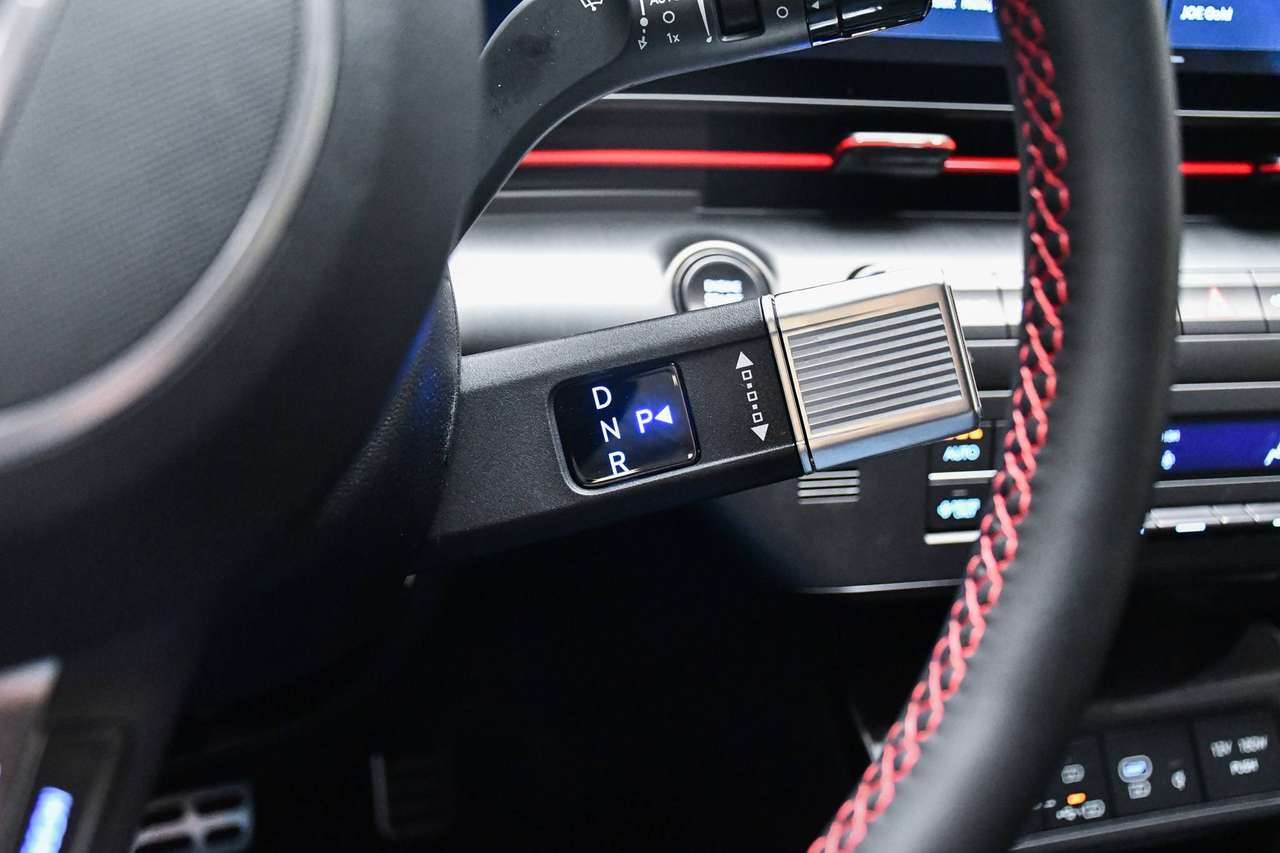 Hyundai KONA Kona HEV 1.6 GDi Feel N-Line DCT - NAVIGATIE / CAMERA / SMARTLINK / ACC / BLIS / PDC — foto 17 van 21