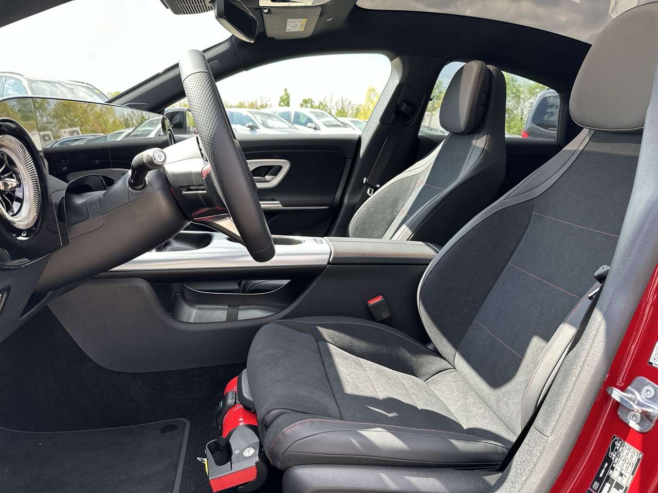 Mercedes-Benz CLA 250 + AMG LINE Electric — foto 12 van 19