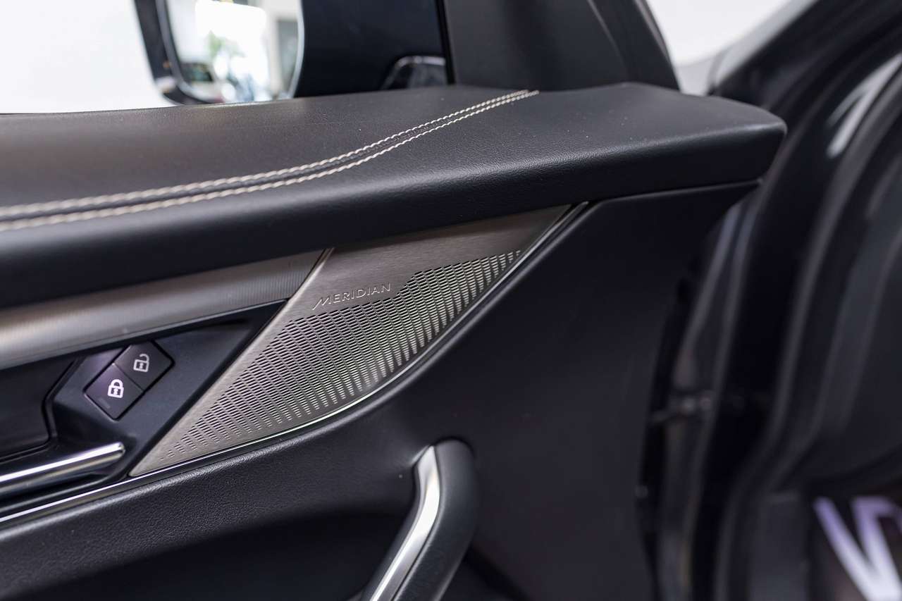 Jaguar F-Pace P400e R-DYNAMICS S|PHEV|PANO|ZETELVERW.(v/a)|KEYLESS|MERIDIAN SOUND SYSTEM|360°|ACC|LA|BLIND SPOT| — foto 19 van 25