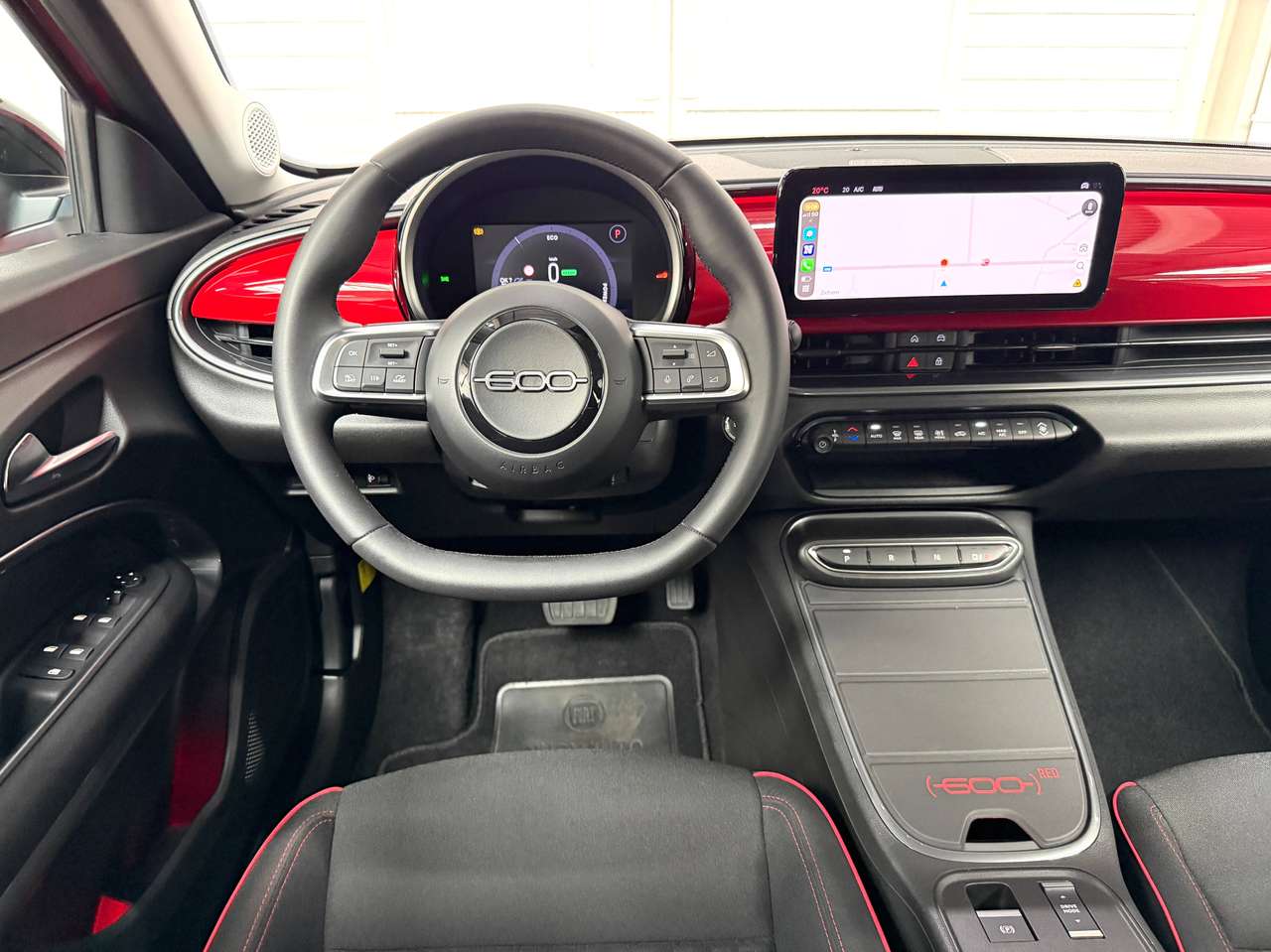 Fiat 600e e-600 54 kWh Red SOH 95% CARPLAY/ANDROID-AUTO*DAB*NAVI*CRUISE CONTROL*LANE ASSIST*PDC — foto 10 van 25