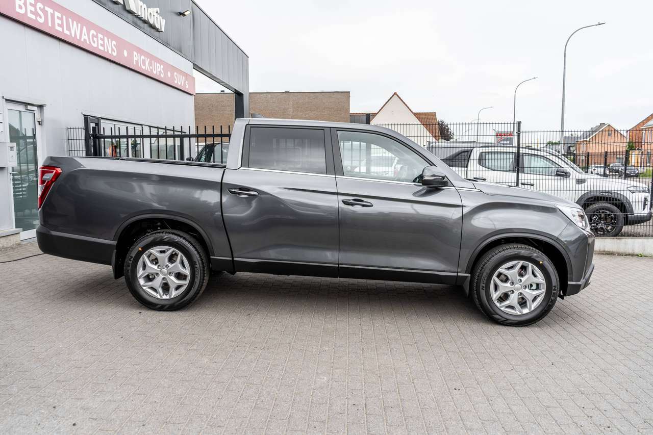 KGM Musso Grand 2.2D 4X4 Style - Automaat - 30.500ex — foto 2 van 19