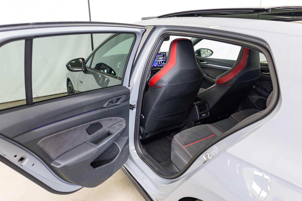 Volkswagen Golf GTI 2025|CLUBSPORT|H&K|PANO|HEAD-UP|ALCANTARA|HEATEDSEATS|KEYLESS|ACC|LA|GARANTIE| — foto 13 van 25