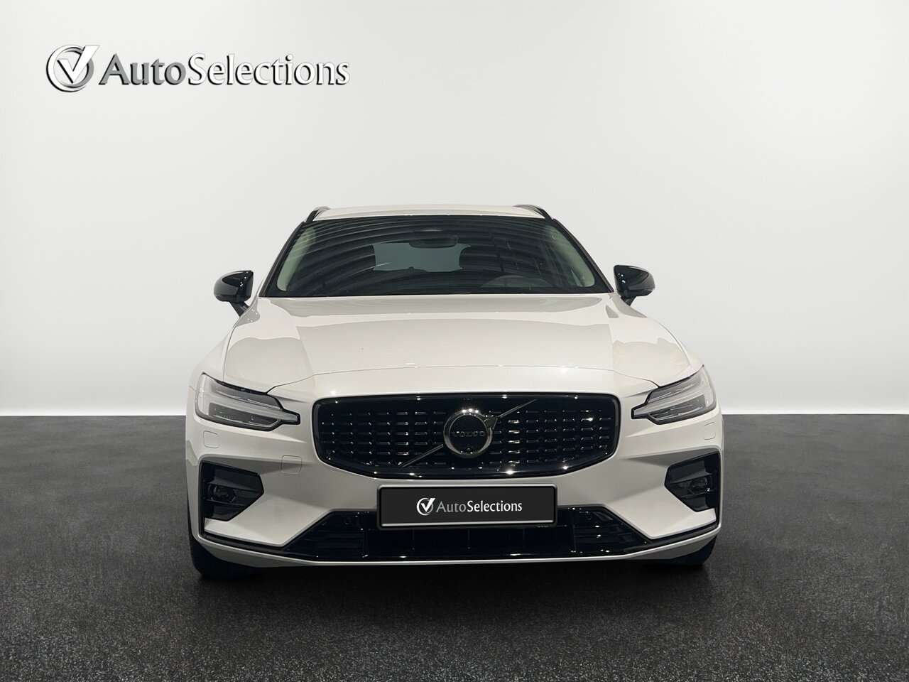 Volvo V60 B4 PLUS DARK / HARMAN KARDON/360° CAMERA — foto 2 van 15