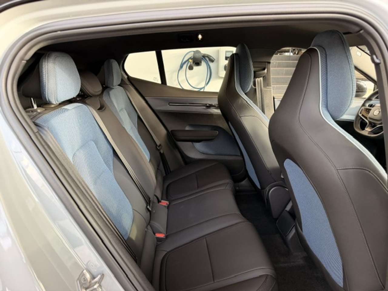 Volvo EX30 PLUS EXTENDED RANGE +TAL VAN OPTIES — foto 8 van 20