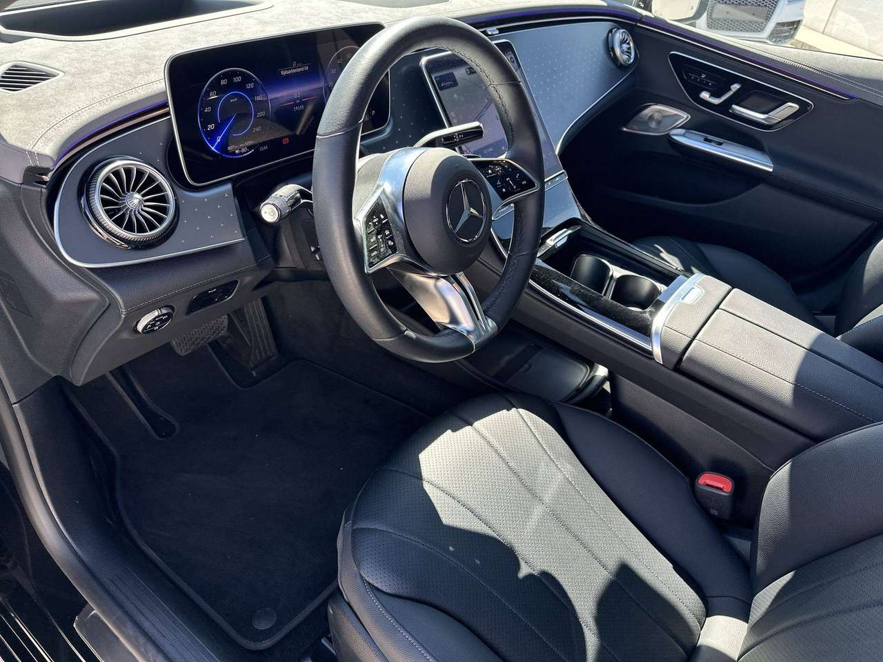 Mercedes-Benz EQE 300 AMG PANO DAK PREMIUM PLUS NP 102.432 EURO !!! — foto 10 van 19