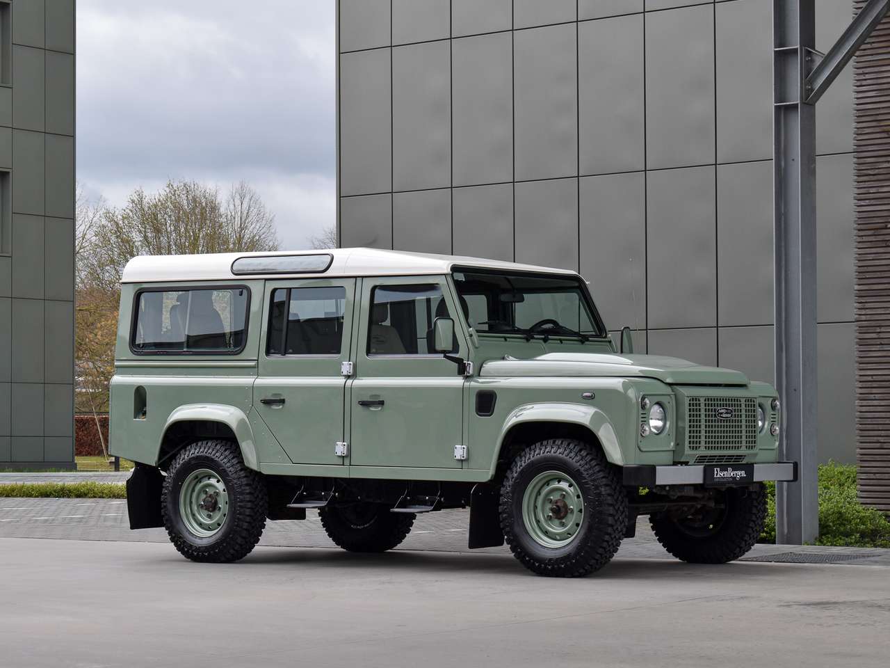 Land Rover Defender 110 2.2 TD4 - "Heritage Edition" — foto 6 van 25