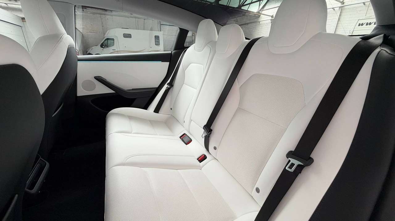 Tesla Model 3 RWD | Premium versie | LFP Batterij | 9.200km | ALS NIEUW! — foto 25 van 25
