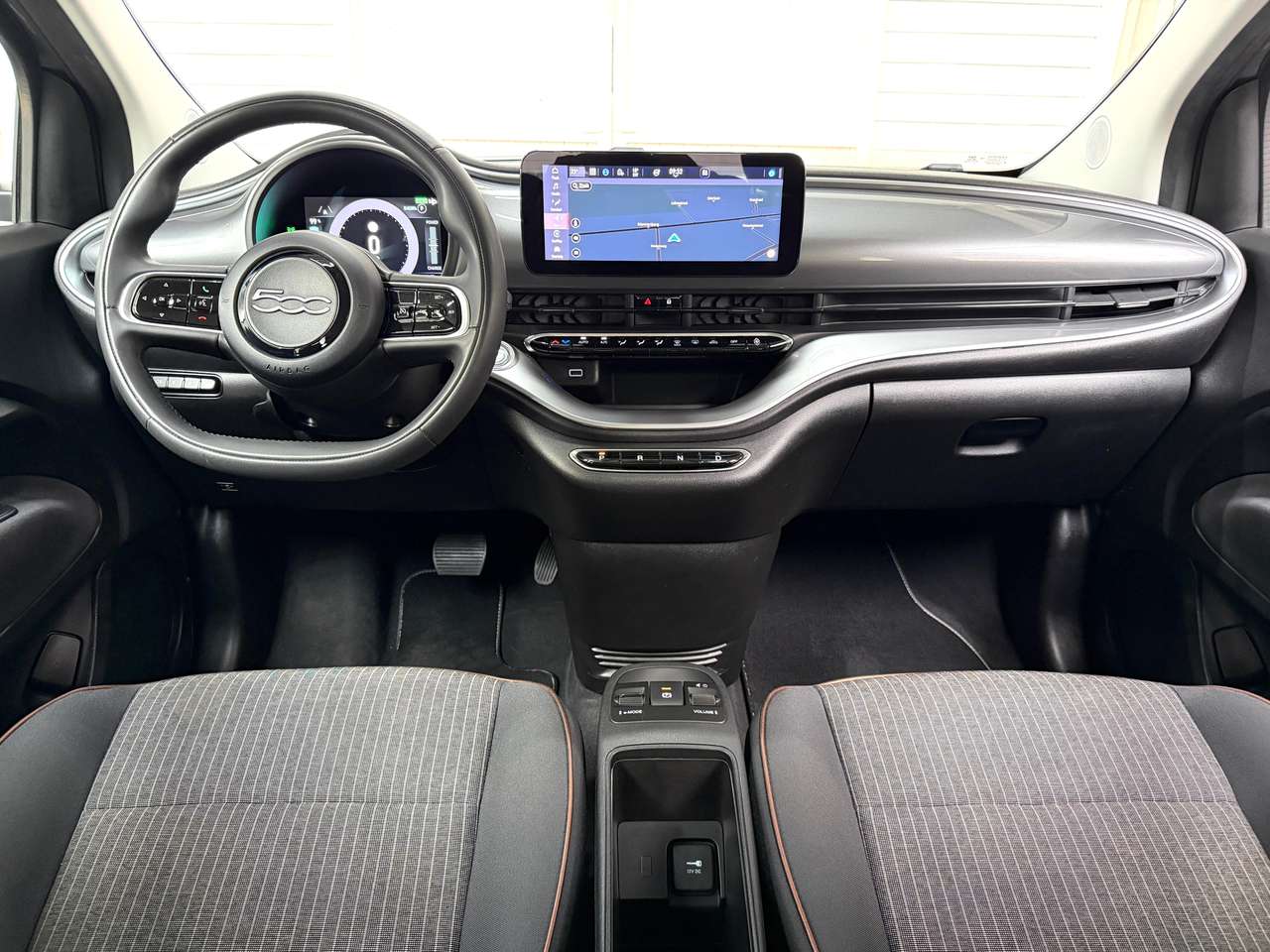Fiat 500e Icon 24kWh BAT SoH 94% DAB*NAVI*CARPLAY*CC*LANEASS*AAC — foto 9 van 25