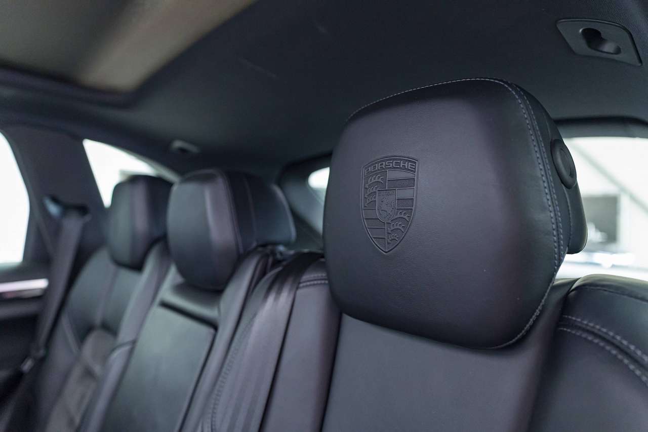 Porsche Cayenne PLATINUM EDITION|LUCHTGEVEERD|BOSE SOUND SYSTEM|PANO|CAMERA|WEGKLAPBARE TREKHAAK|SPORTCHRONO|LA|CC| — foto 15 van 25