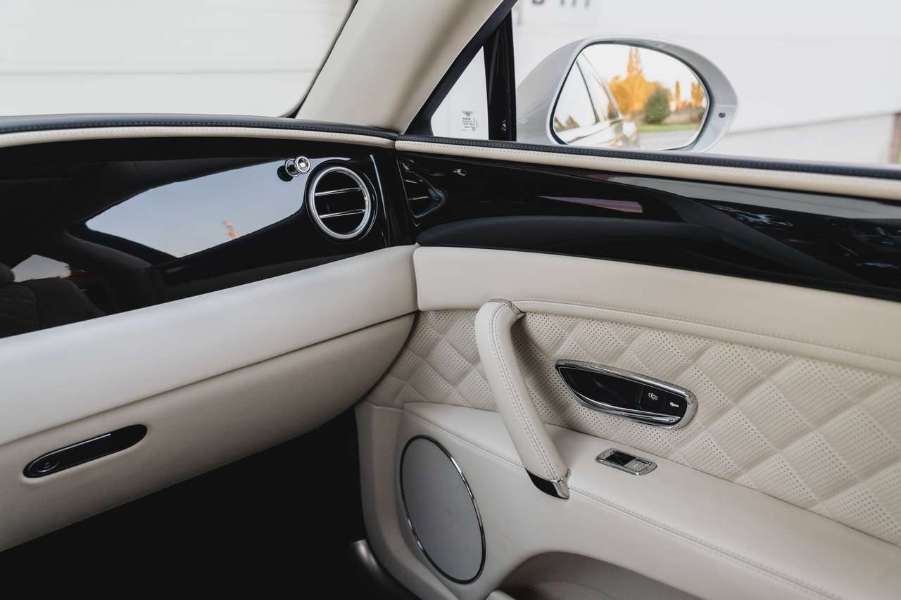 Bentley Flying Spur 4.0 V8 S - Mulliner Spec. - Bentley Historie — foto 18 van 25