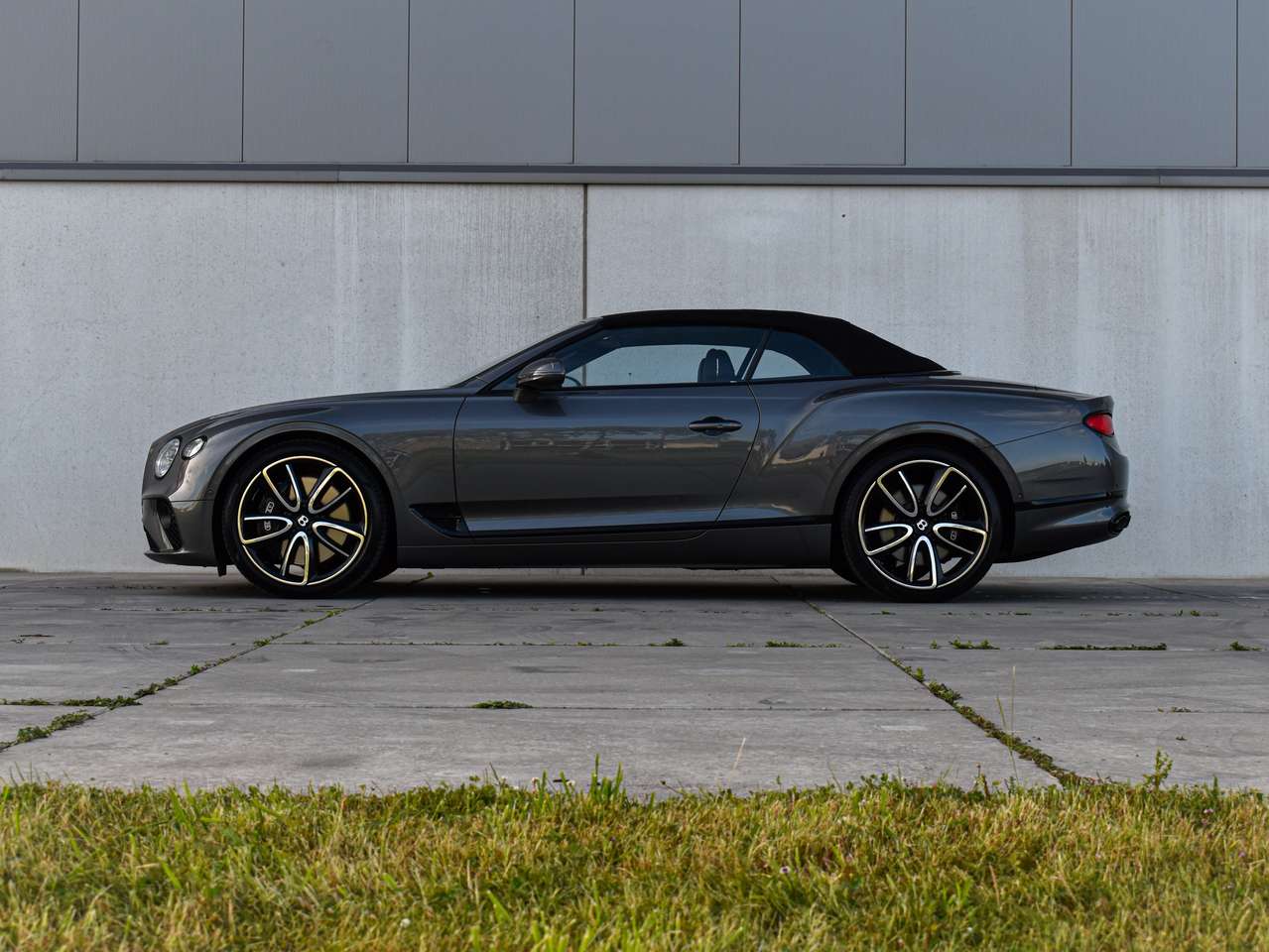 Bentley Continental GTC 4.0 V8 Mulliner - Blackline - NP: €309.996,- — foto 8 van 25