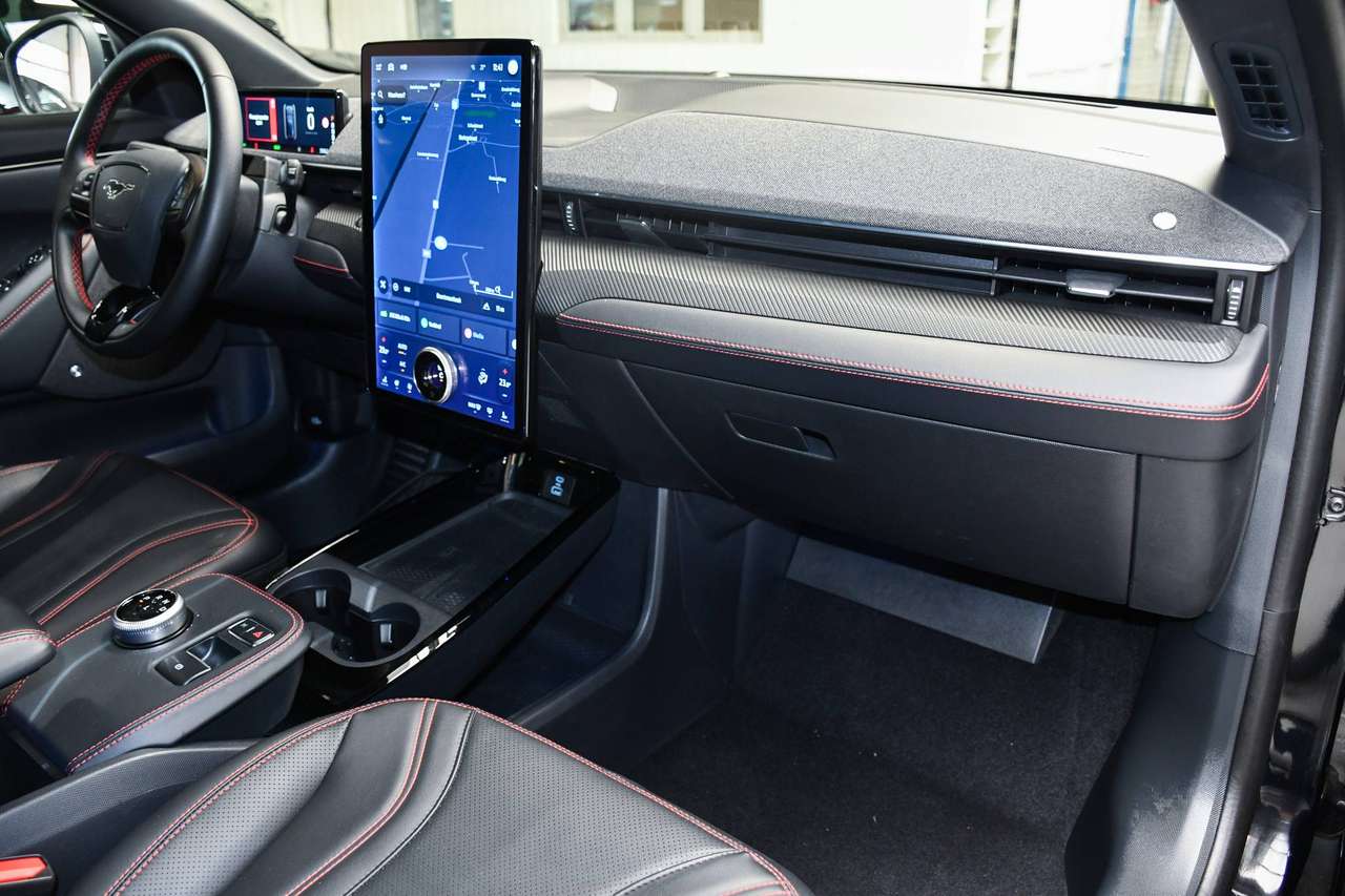 Ford Mustang Mach-E Mustang Mach-E 76 kWh AWD Standard Range - NAVIGATIE / CAMERA / PANO-DAK / SMARTLINK / BLIS / ACC — foto 8 van 22