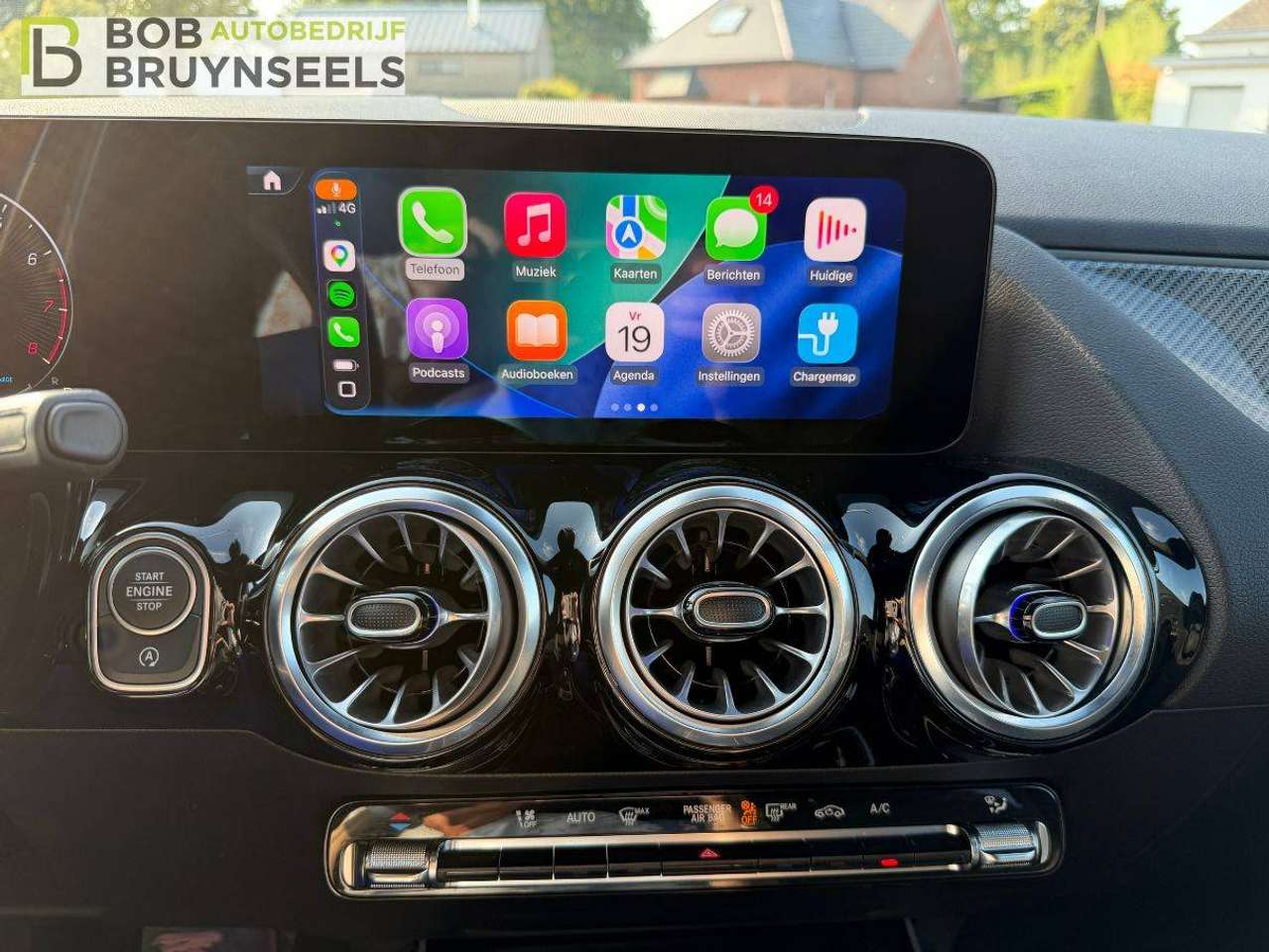 Mercedes-Benz GLA 180 Amg line | Nightpakket | 360° camera | Panodak | Distronic — foto 19 van 25
