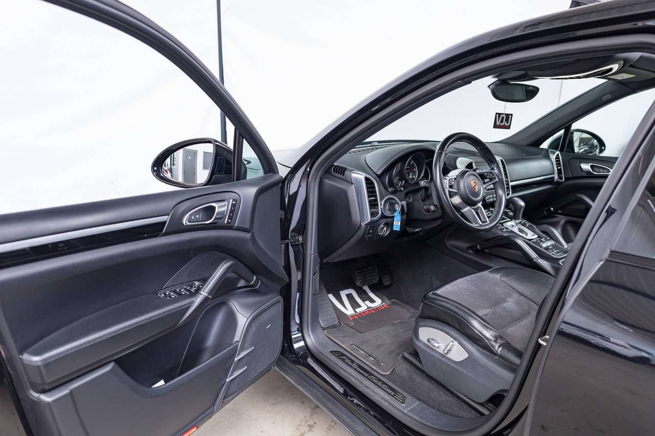 Porsche Cayenne PLATINUM EDITION|LUCHTGEVEERD|BOSE SOUND SYSTEM|PANO|CAMERA|WEGKLAPBARE TREKHAAK|SPORTCHRONO|LA|CC| — foto 18 van 25