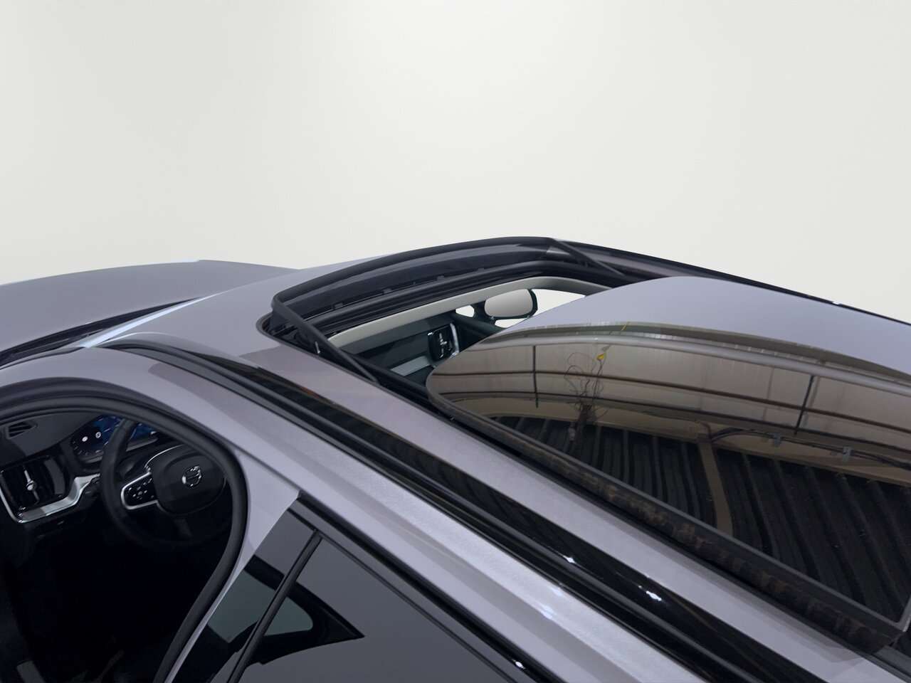 Volvo V60 B4 PLUS DARK/PANO/HEAD-UP /360° — foto 19 van 24