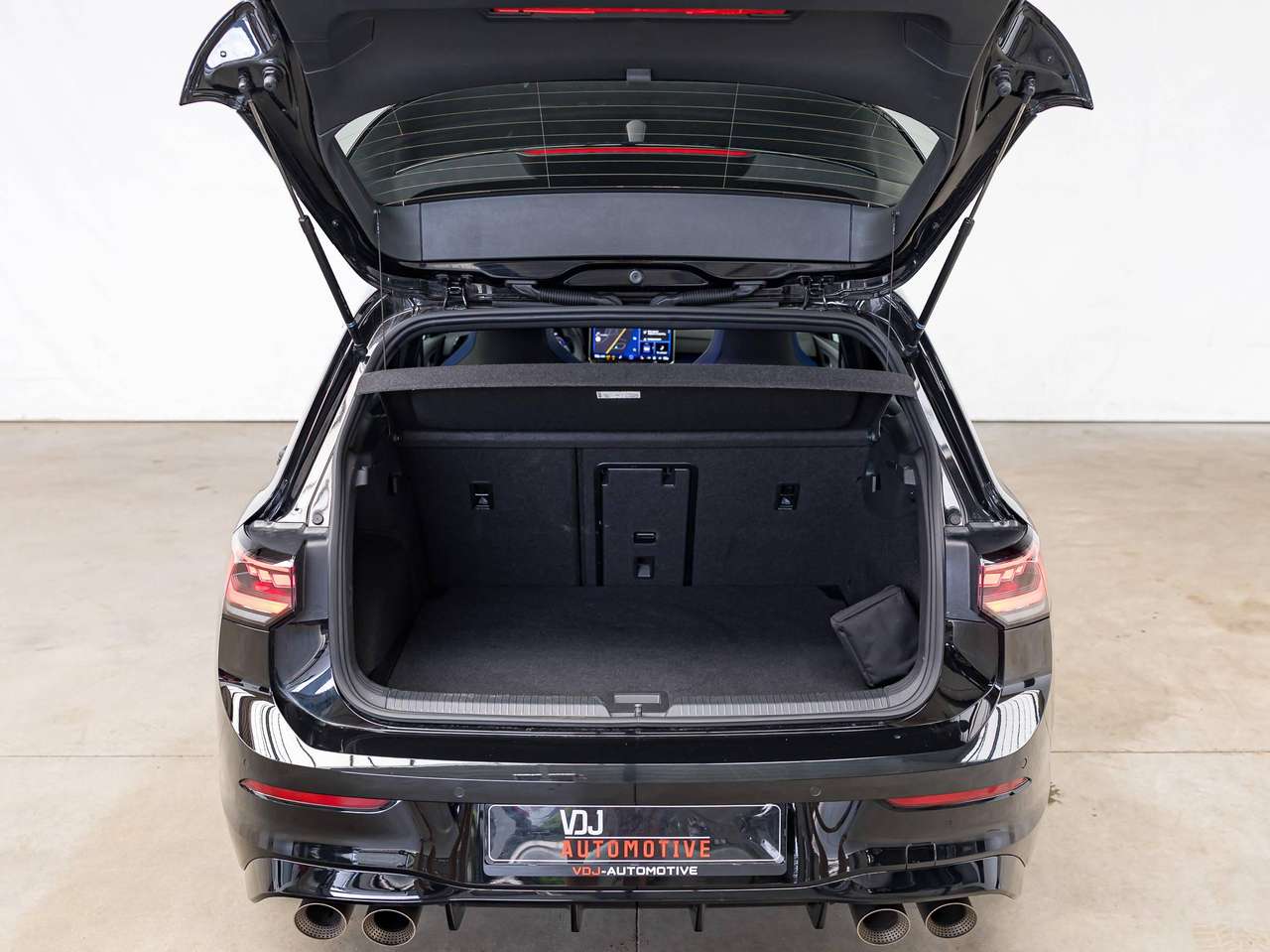 Volkswagen Golf R 4-MOTION|BLACK EDITION|AKRAPOVIC|PANO|ALCANTARA|ZETELVERW.|SFEERVERL.|IQLIGHTS|GARANTIE|ACC|LA|CAMERA| — foto 15 van 25