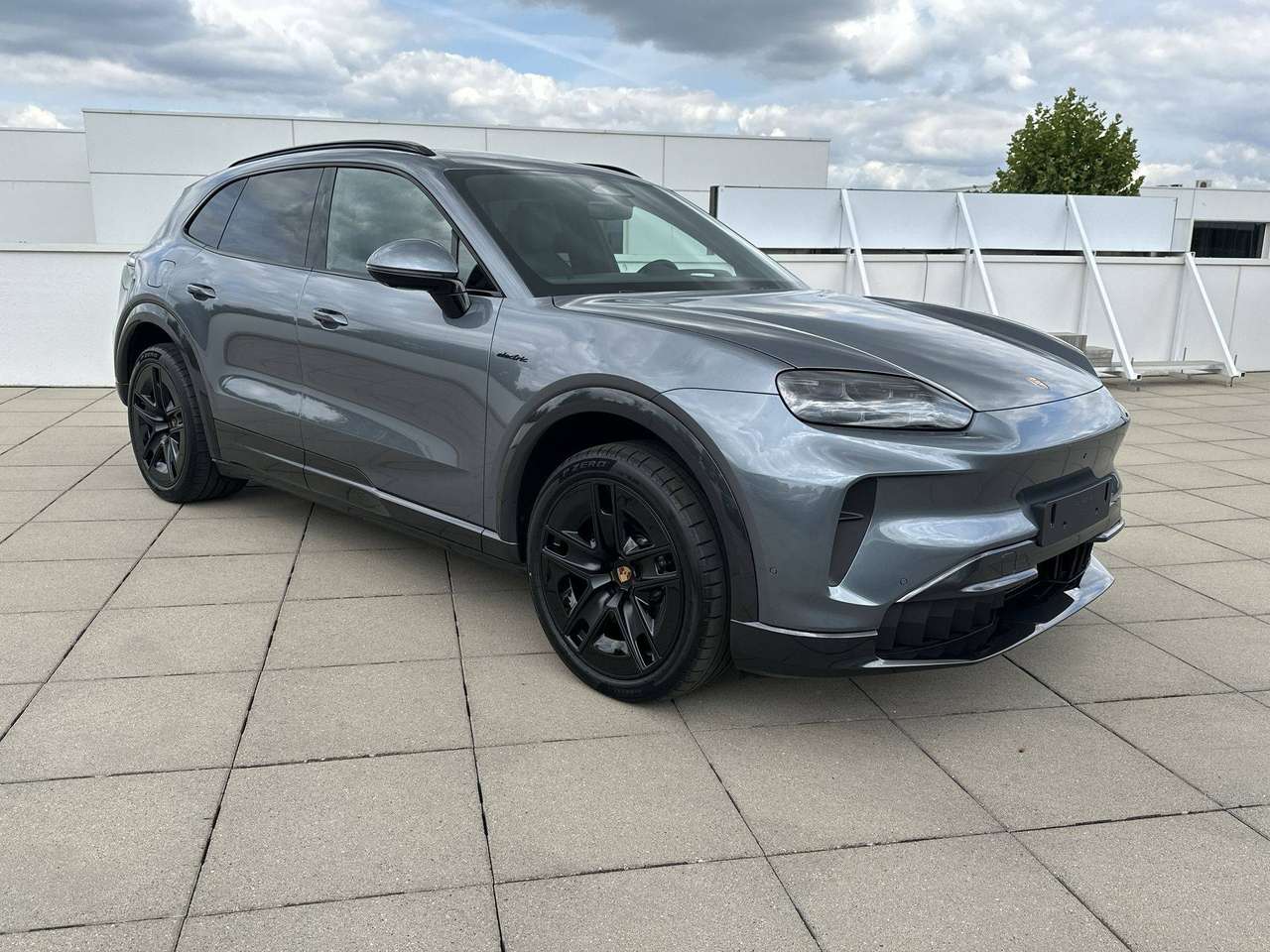 Porsche Cayenne ELECTRIC Trekhaak Pano Dak 22"