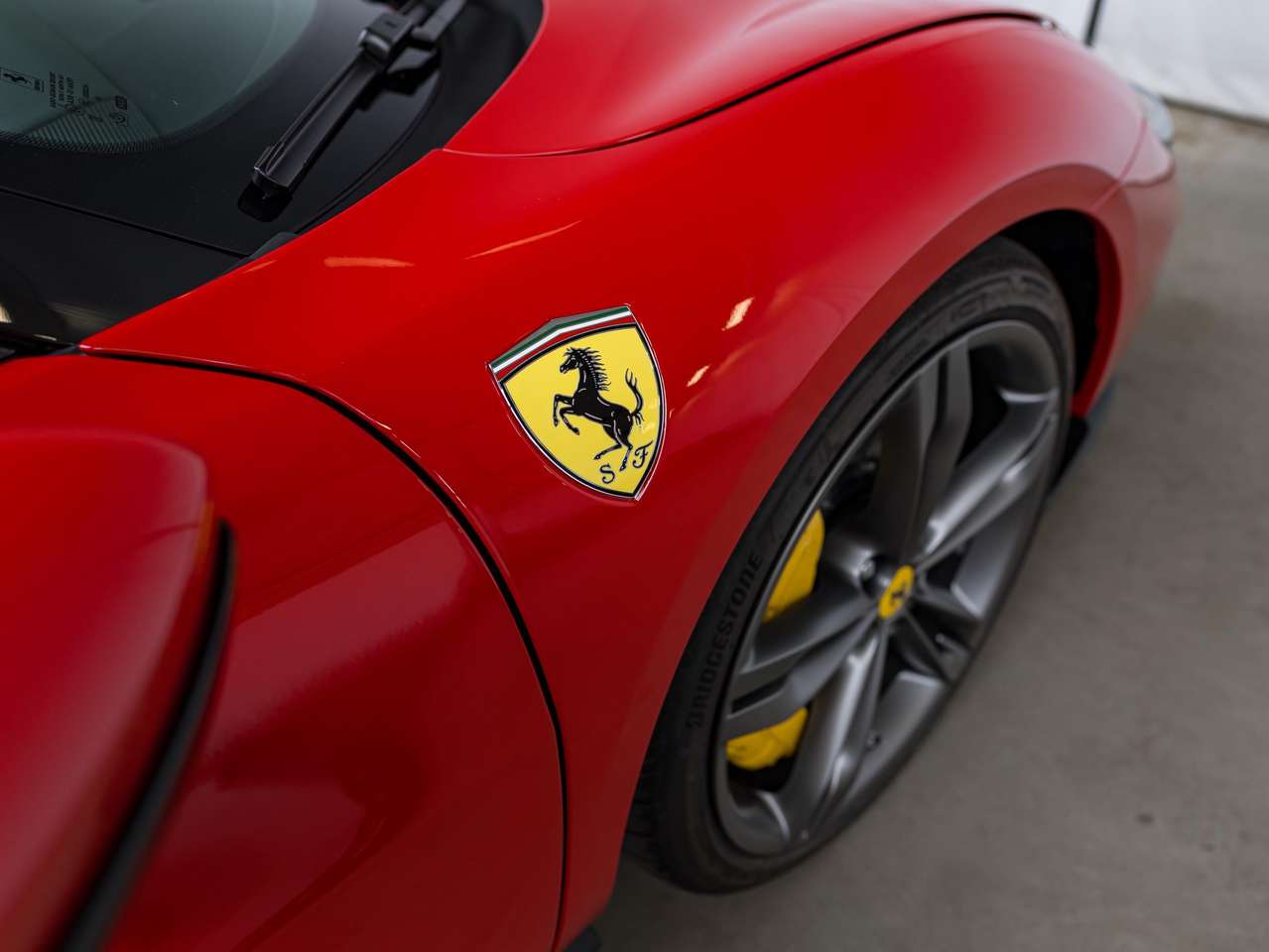 Ferrari 296 GTB FULL PPF|FREE FERRARI SERVICE UNTIL 2029|FRONT LIFT|CARBON STEERING WHEEL|CARBON DETAILS|CAMERA|ELECTRIC-SEATS|LA| — foto 10 van 25