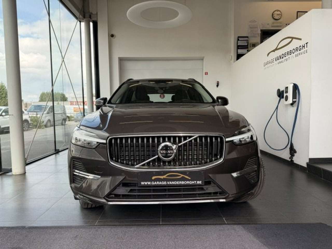 Volvo XC60 PLUS DARK B5  AWD AUTOMAAT +TAL VAN OPTIES — foto 2 van 22