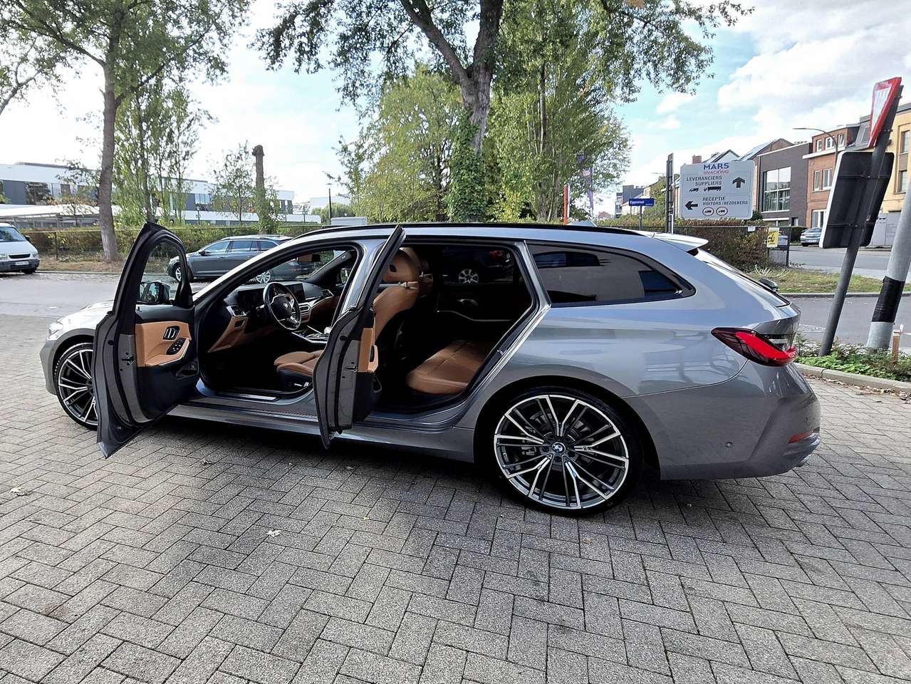 BMW 318 DA Sportline-Cognac Leder-Elec.Seats Memory-Widescreen-PanoramischDak-AdaptLed-Ambiance-ComfortAcces-Camera-Hifi enz.. — foto 18 van 25