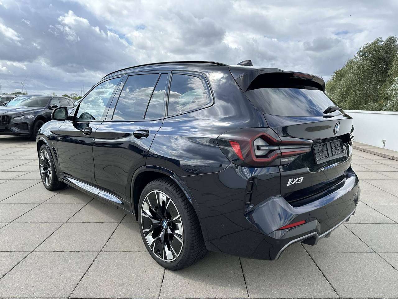 BMW iX3 iX3 80 kWh M-pakket Harman Kardon Driving Assist professional — foto 8 van 19