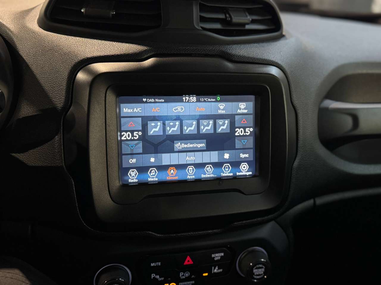 Jeep Renegade 1.0 T3 Limited — foto 12 van 17
