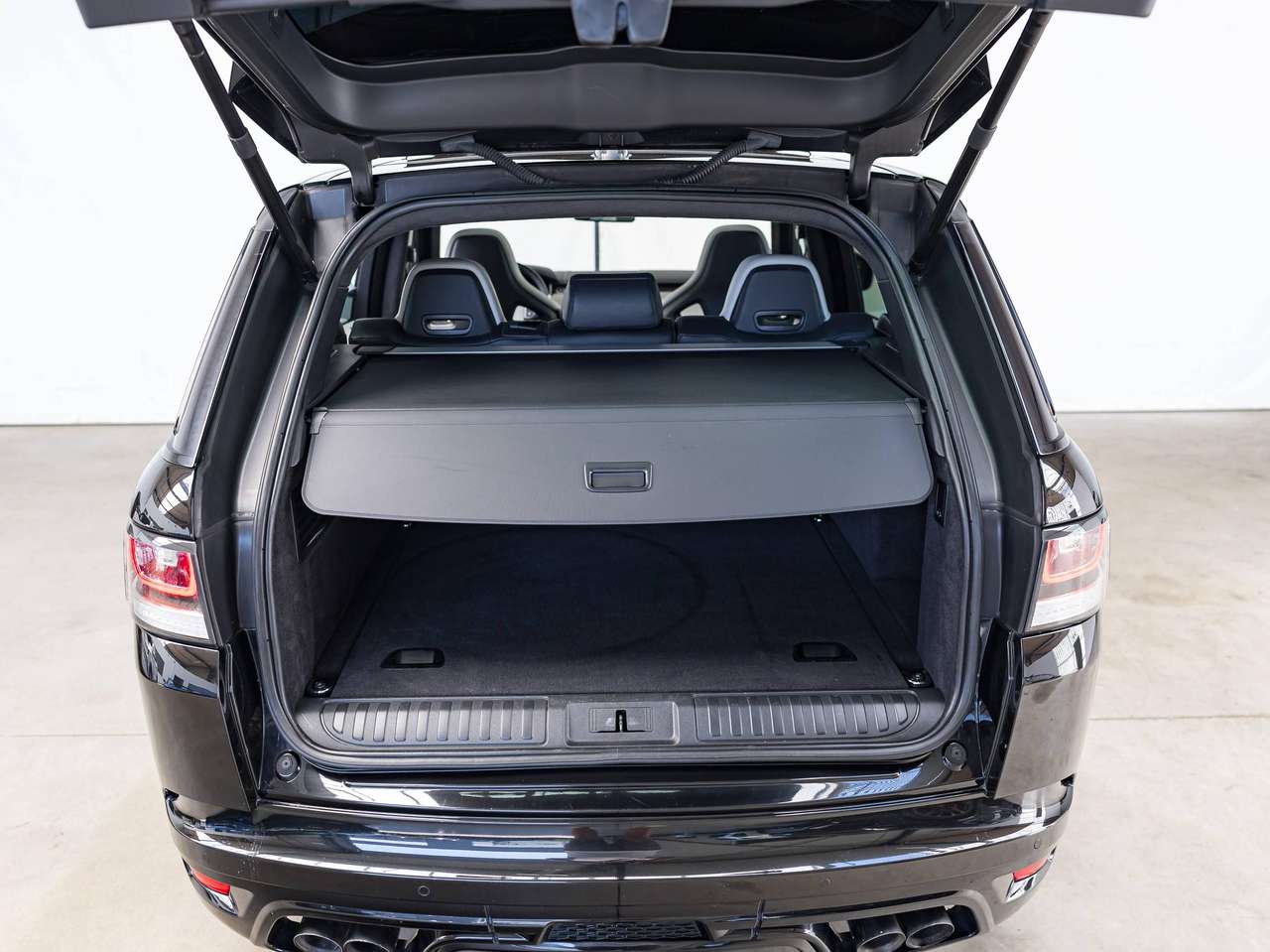 Land Rover Range Rover Sport 5.0i V8 SVR|PANO|HEAD-UP|HEATED-SEATS(v/a)|KEYLESS|AMBIENTLIGHT|ACC|LA| — foto 16 van 25