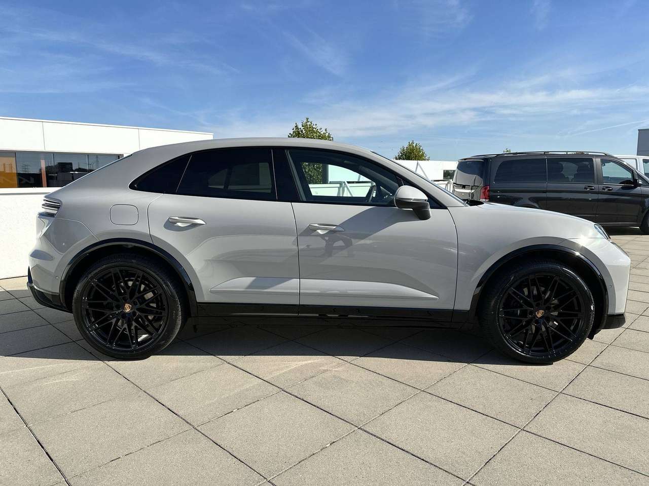 Porsche Macan ELECTRIC Trekhaak Pano Dak 22" RS Spyder  Bose Sportdesignpakket — foto 4 van 19