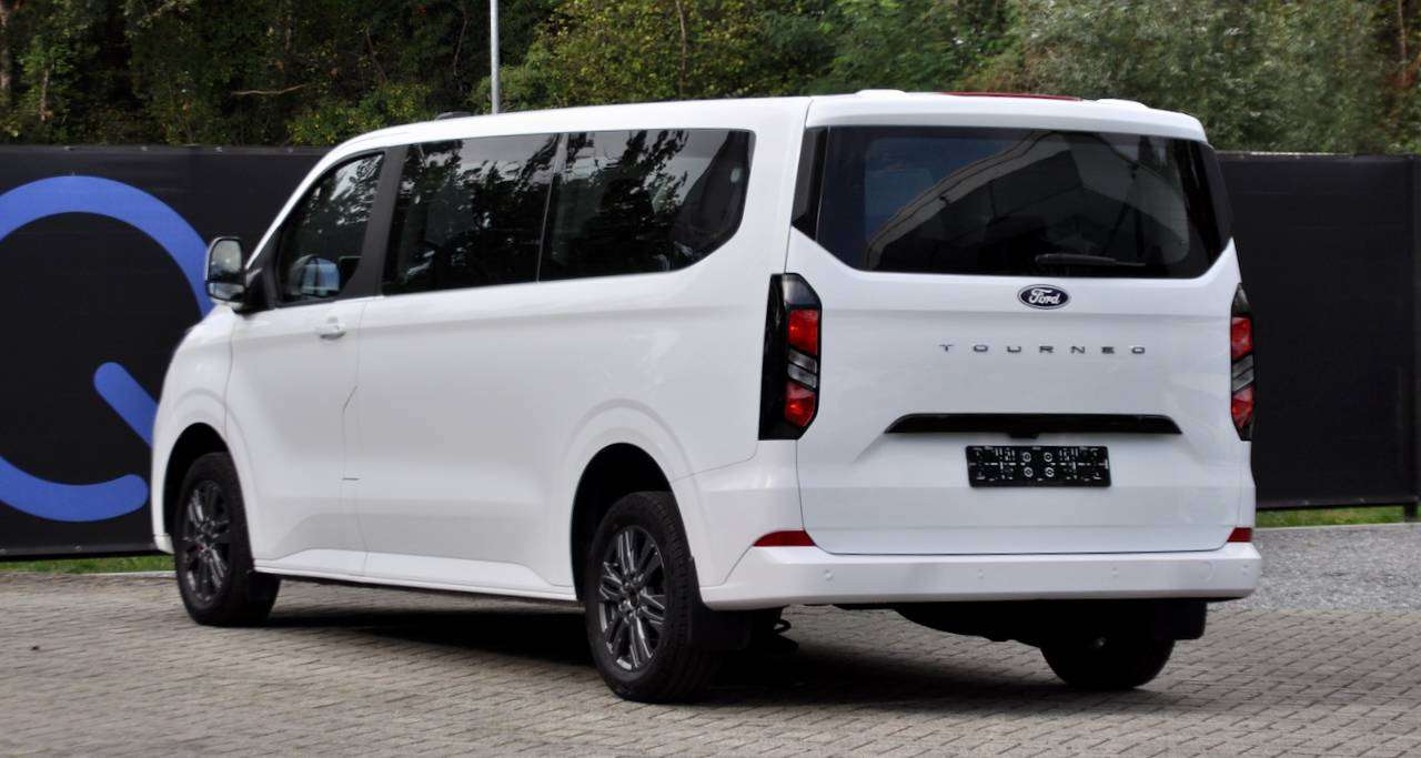 Ford Tourneo Custom TITANIUM 9PL CARPLAY CAMERA — foto 3 van 19