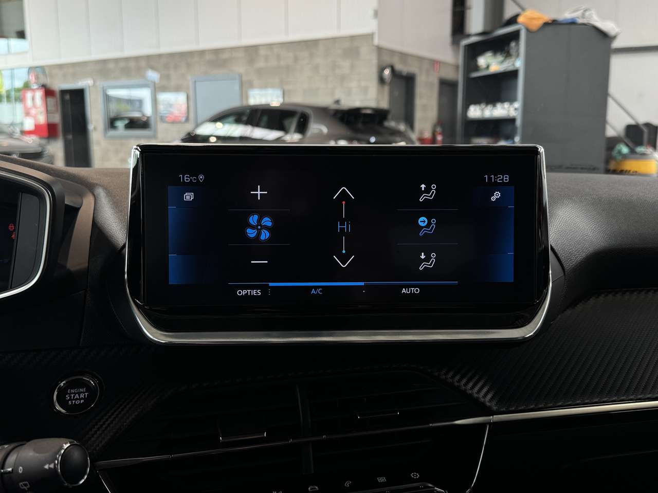 Peugeot 208 1.2i PureTech — foto 14 van 15