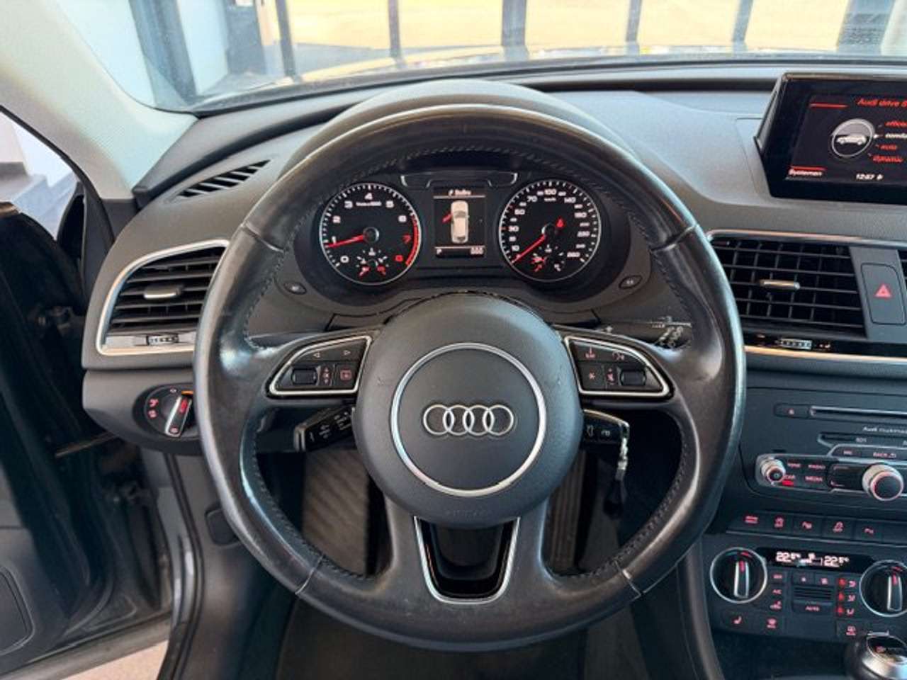 Audi Q3 BENZINE-AUTOMAAT-LEDER-XENON-GPS — foto 8 van 21