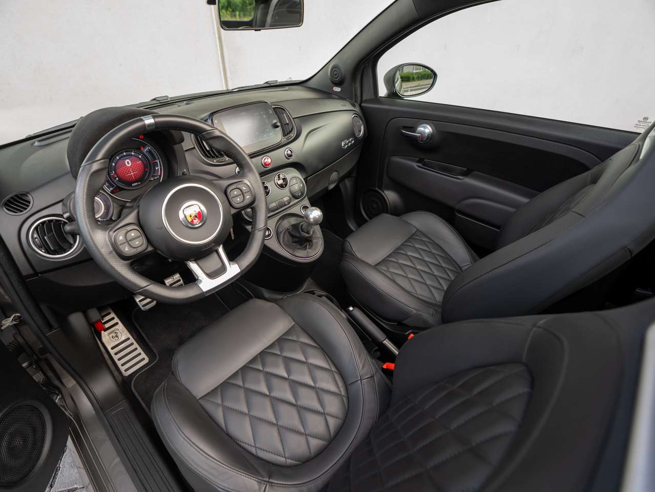 Abarth 595 Turismo 595C NEW CONDITION/BEATS AUDIO/PDC/NAVI/AIRCO/APPCONNECT — foto 16 van 25