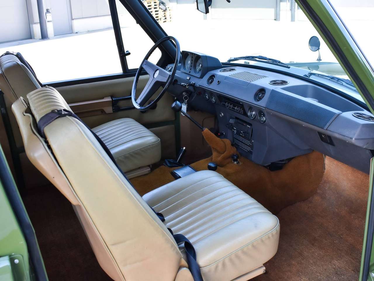 Land Rover Range Rover Classic V8 / Warwick Green / Restored / Suffix D — foto 14 van 19