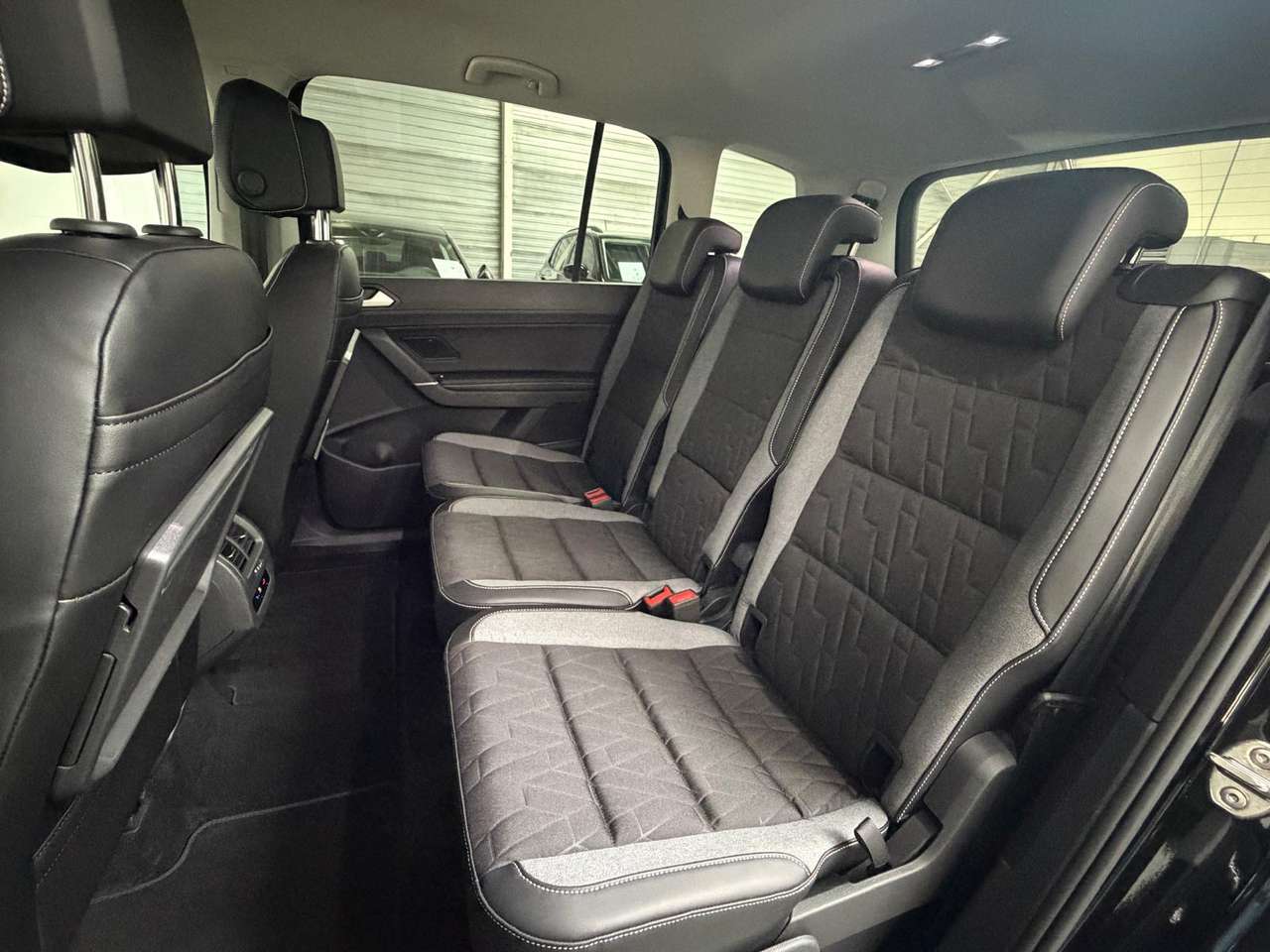 Volkswagen Touran 1.5 TSI DSG 7pl GOAL editie LED*NAVI*CARPLAY*PDC*TREKHAAK*ACC*3ZONE*DAB — foto 14 van 25