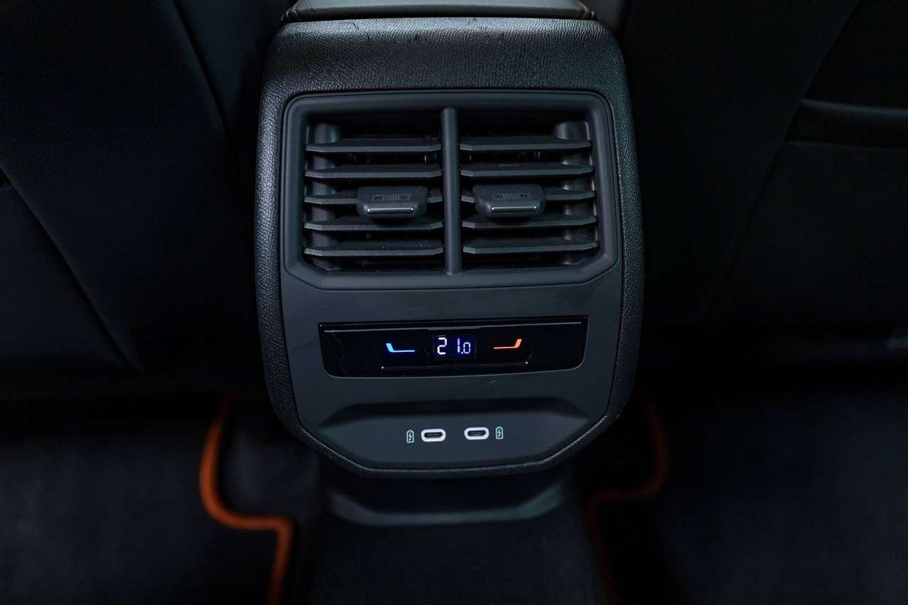 CUPRA Formentor GARANTIE|VZ|4MOTION|BEATS SOUND SYSTEMPANO|KEYLESS|SFEERVERL.|ZETELVERW.|ACC|LA| — foto 18 van 25