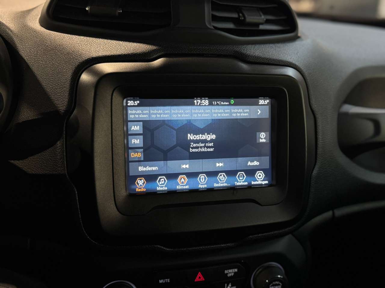 Jeep Renegade 1.0 T3 Limited — foto 10 van 17