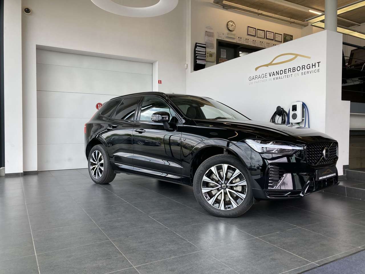 Volvo XC60 PLUS DARK HYBRID BENZINE AUTOMAAT 43000KM!!!!