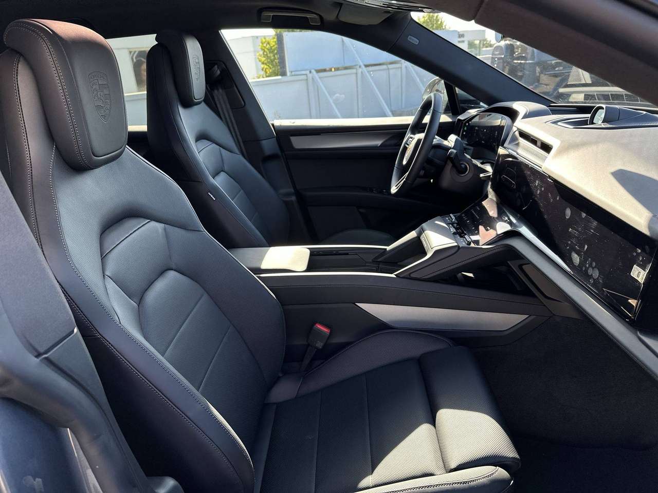 Porsche Cayenne ELECTRIC Trekhaak Pano Dak 22" Sport Design Pack — foto 9 van 18