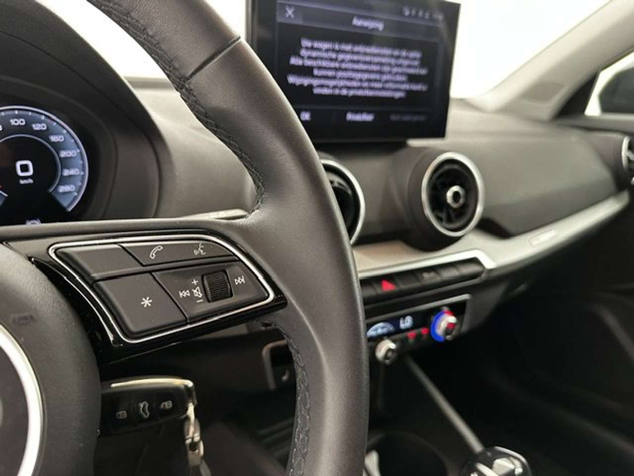 Audi Q2 S-LINE BENZINE AUTOMAAT 21000KM!!!!! — foto 12 van 17