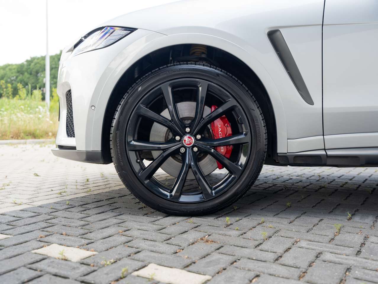 Jaguar F-Pace F-Pace SVR 5.0 V8 AWD LICHTE VRACHT/DEALER SERVICED/PRE OPF/1ST BE OWNER — foto 10 van 25