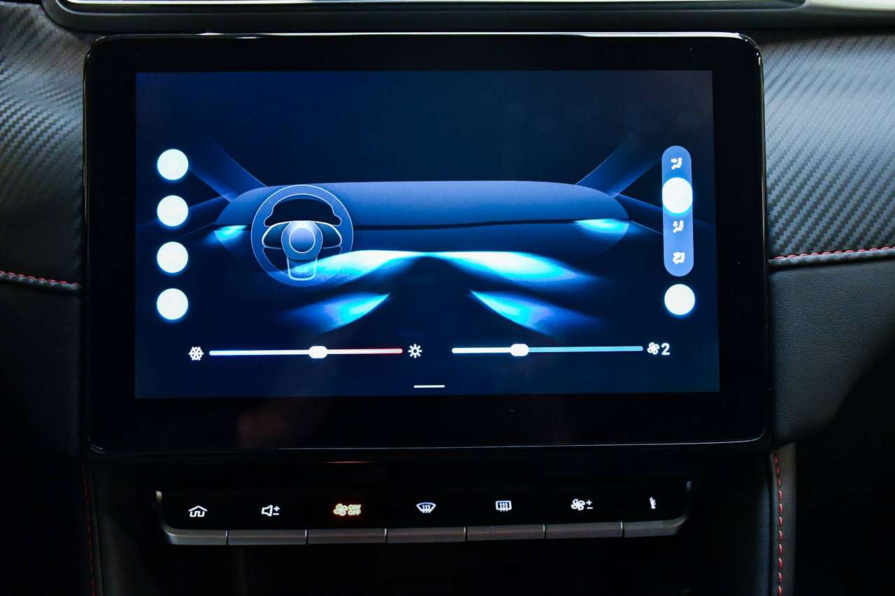 MG ZS ZS 1.5 VTi-Tech Luxury - LEDER / NAVIGATIE / CAMERA / SMARTLINK / PDC / CC — foto 14 van 21