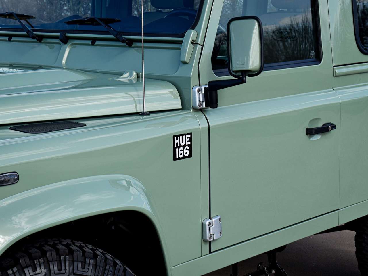 Land Rover Defender 90 / 2.2 TD4 / "Heritage Edition" — foto 4 van 24