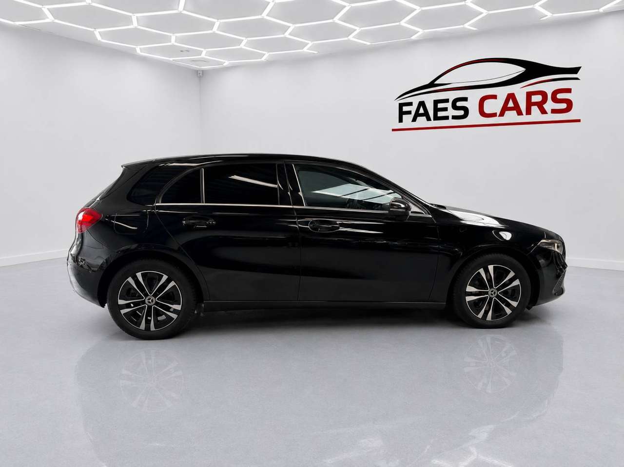 Mercedes-Benz A 250 A 250 e PHEV Business Line — foto 3 van 16