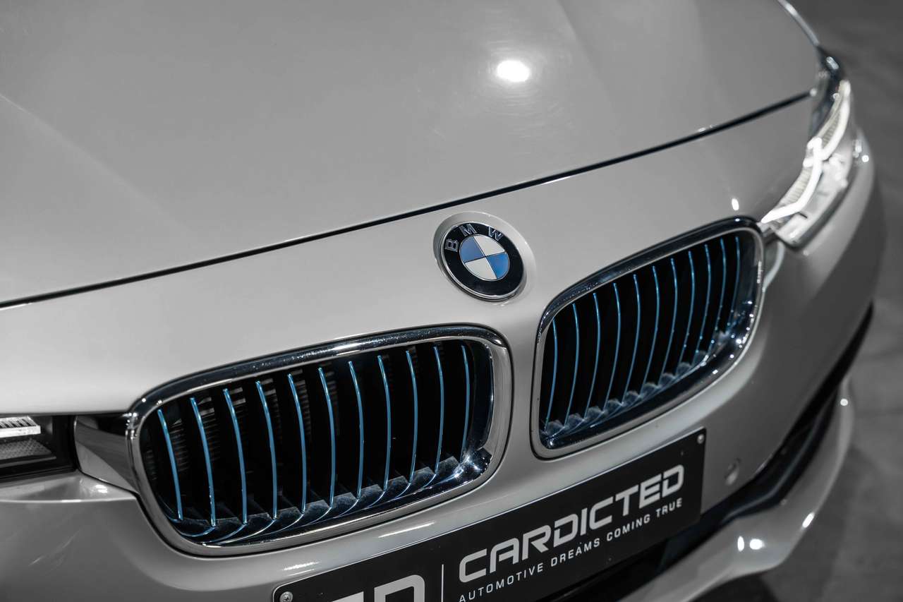 BMW 330 (2018) — foto 10