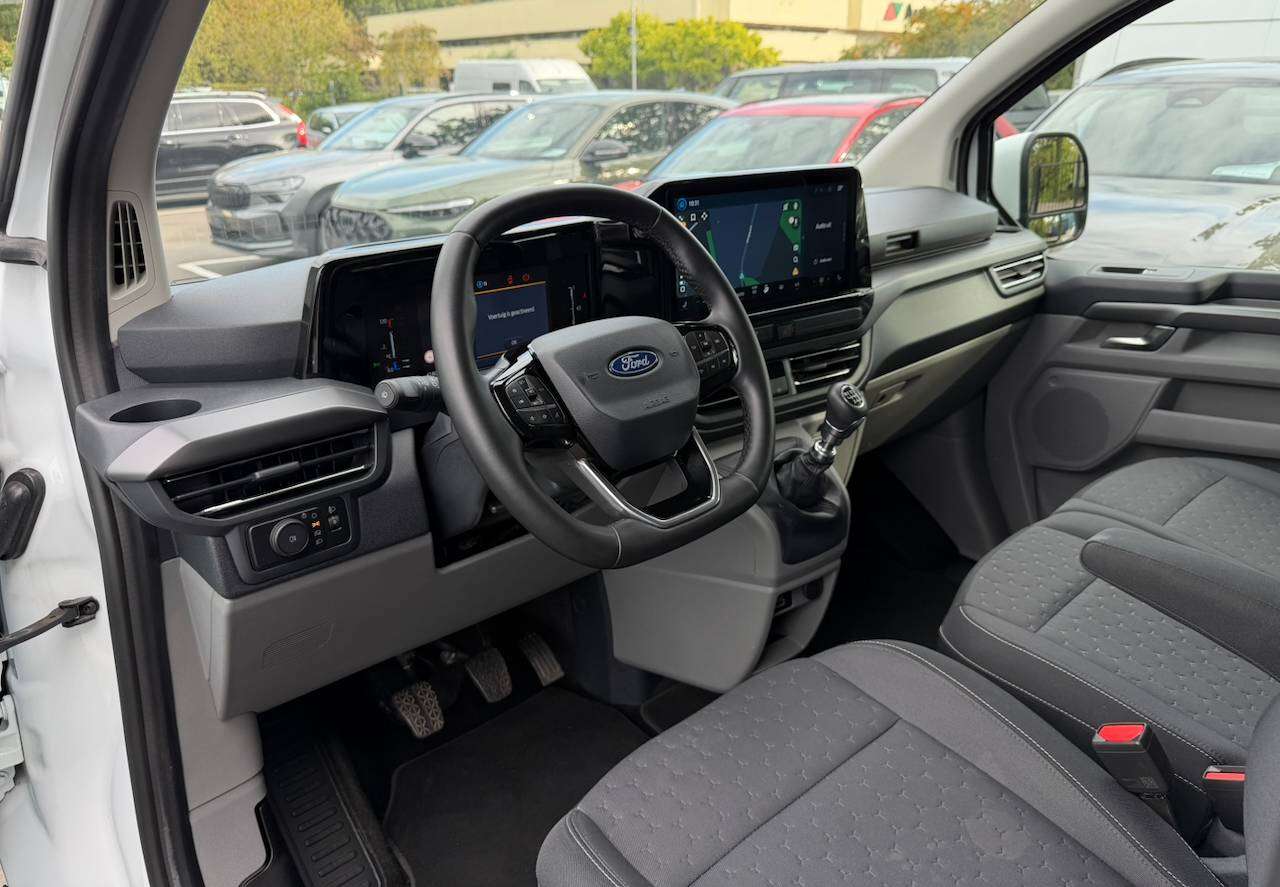 Ford Tourneo Custom TITANIUM 9PL CARPLAY CAMERA — foto 4 van 19