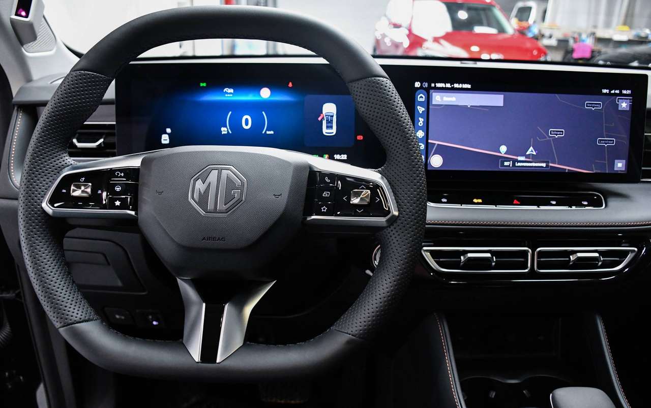 MG HS HS Hybrid  1.5 Turbo Luxury - NAVIGATIE / 360 CAMERA / SMARTLINK / ACC / BLIS — foto 18 van 24